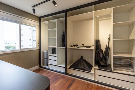 Apartamento à venda com 81m², 2 quartos e 2 vagasCloset da suíte