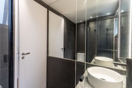 Apartamento à venda com 81m², 2 quartos e 2 vagasBanheiro da Suíte