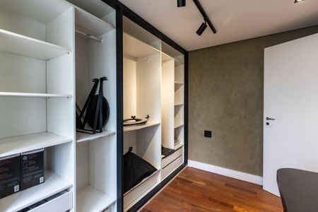 Apartamento à venda com 81m², 2 quartos e 2 vagasCloset da suíte