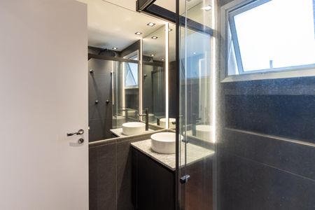 Apartamento à venda com 81m², 2 quartos e 2 vagasBanheiro da Suíte