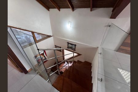 Casa à venda com 150m², 3 quartos e 2 vagasEscada
