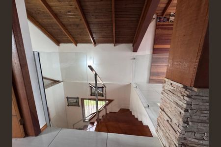 Casa à venda com 150m², 3 quartos e 2 vagasEscada