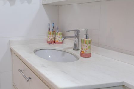 Apartamento à venda com 114m², 2 quartos e 2 vagasBanheiro do Quarto 2 suíte