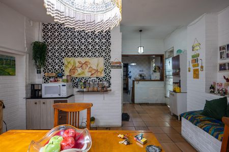 Casa à venda com 219m², 5 quartos e 3 vagas Casa à venda com 219m², 5 quartos e 3 vagasCopa