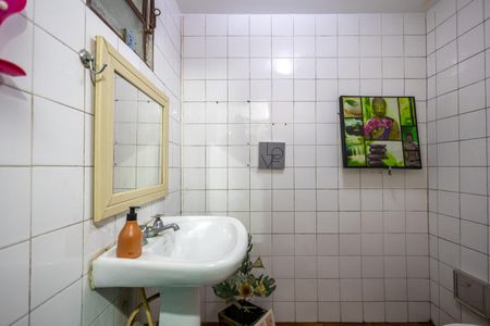 Casa à venda com 219m², 5 quartos e 3 vagas Casa à venda com 219m², 5 quartos e 3 vagasBanheiro de Serviço