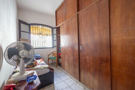 Casa à venda com 219m², 5 quartos e 3 vagas Casa à venda com 219m², 5 quartos e 3 vagasQuarto 3