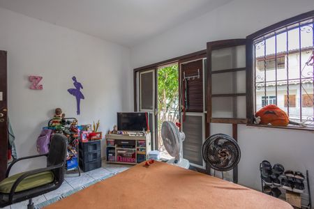 Casa à venda com 219m², 5 quartos e 3 vagas Casa à venda com 219m², 5 quartos e 3 vagasQuarto 1