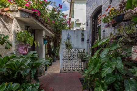 Casa à venda com 219m², 5 quartos e 3 vagas Casa à venda com 219m², 5 quartos e 3 vagasQuintal