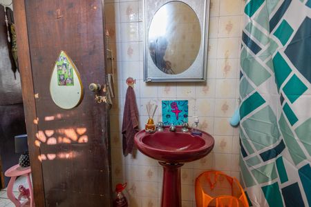 Casa à venda com 219m², 5 quartos e 3 vagas Casa à venda com 219m², 5 quartos e 3 vagasBanheiro Social