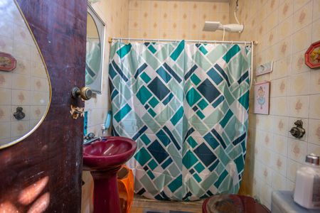 Casa à venda com 219m², 5 quartos e 3 vagas Casa à venda com 219m², 5 quartos e 3 vagasBanheiro Social