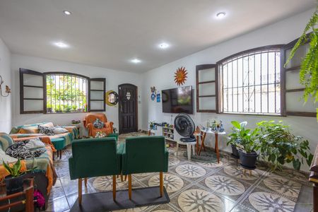 Casa à venda com 219m², 5 quartos e 3 vagas Casa à venda com 219m², 5 quartos e 3 vagasSala