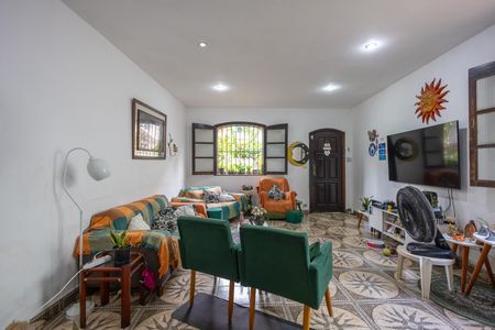 Casa à venda com 219m², 5 quartos e 3 vagas Casa à venda com 219m², 5 quartos e 3 vagasSala