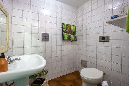 Casa à venda com 219m², 5 quartos e 3 vagas Casa à venda com 219m², 5 quartos e 3 vagasBanheiro de Serviço