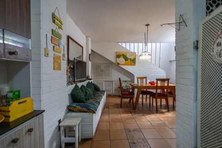 Casa à venda com 219m², 5 quartos e 3 vagas Casa à venda com 219m², 5 quartos e 3 vagasCopa