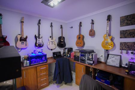 Casa à venda com 240m², 3 quartos e 2 vagasEscritório