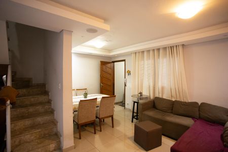 Casa à venda com 240m², 3 quartos e 2 vagasSala