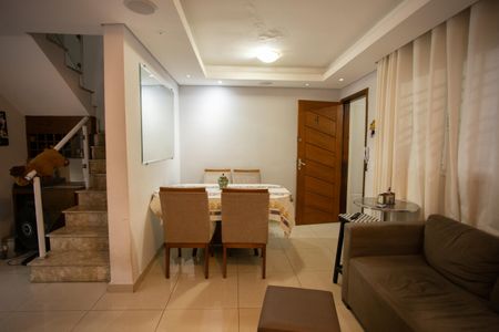 Casa à venda com 240m², 3 quartos e 2 vagasSala