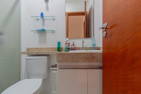 Casa de condomínio à venda com 65m², 2 quartos e 1 vaga Casa de condomínio à venda com 65m², 2 quartos e 1 vagaBanheiro