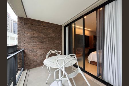 Studio à venda com 32m², 1 quarto e sem vaga Studio à venda com 32m², 1 quarto e sem vagaVaranda