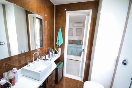 Apartamento à venda com 175m², 2 quartos e 2 vagasBanheiro da Suíte