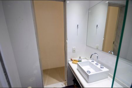 Apartamento à venda com 175m², 2 quartos e 2 vagasBanheiro 2