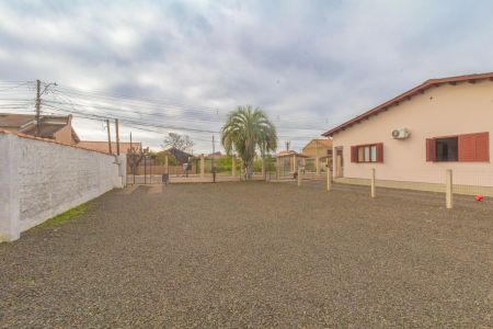 Casa à venda com 330m², 4 quartos e 3 vagas Casa à venda com 330m², 4 quartos e 3 vagasPátio/Casa 1