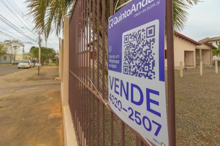 Casa à venda com 330m², 4 quartos e 3 vagas Casa à venda com 330m², 4 quartos e 3 vagasPlaca instalada