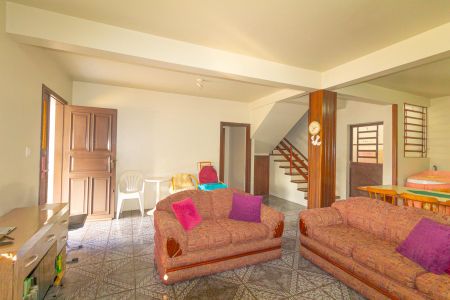 Casa à venda com 330m², 4 quartos e 3 vagas Casa à venda com 330m², 4 quartos e 3 vagasSala 1