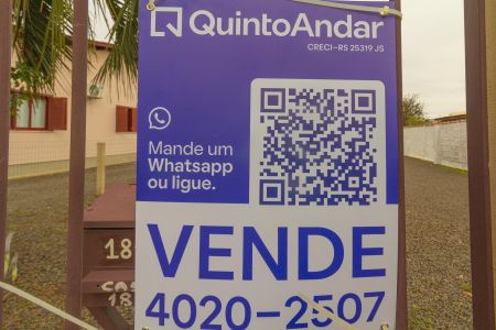 Casa à venda com 330m², 4 quartos e 3 vagas Casa à venda com 330m², 4 quartos e 3 vagasPlaca instalada