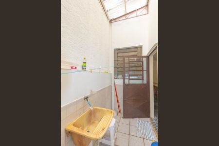 Casa à venda com 330m², 4 quartos e 3 vagas Casa à venda com 330m², 4 quartos e 3 vagasÁrea de Serviço