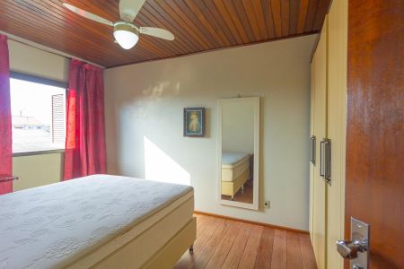 Casa à venda com 330m², 4 quartos e 3 vagas Casa à venda com 330m², 4 quartos e 3 vagasQuarto 4