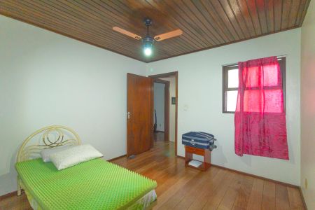 Casa à venda com 330m², 4 quartos e 3 vagas Casa à venda com 330m², 4 quartos e 3 vagasQuarto 2