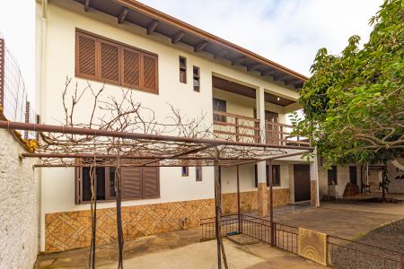 Casa à venda com 330m², 4 quartos e 3 vagas Casa à venda com 330m², 4 quartos e 3 vagasFachada Casa 2