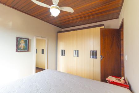 Casa à venda com 330m², 4 quartos e 3 vagas Casa à venda com 330m², 4 quartos e 3 vagasQuarto 4