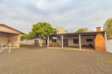 Casa à venda com 330m², 4 quartos e 3 vagas Casa à venda com 330m², 4 quartos e 3 vagasPátio
