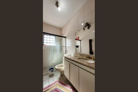 Casa à venda com 212m², 3 quartos e 2 vagas Casa à venda com 212m², 3 quartos e 2 vagasBanheiro Social