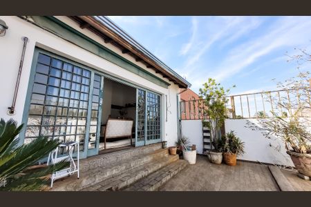 Casa à venda com 212m², 3 quartos e 2 vagas Casa à venda com 212m², 3 quartos e 2 vagasÁrea Externa