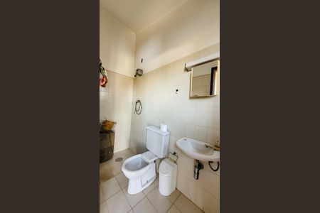 Casa à venda com 212m², 3 quartos e 2 vagas Casa à venda com 212m², 3 quartos e 2 vagasBanheiro de serviço