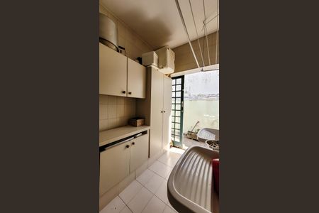 Casa à venda com 212m², 3 quartos e 2 vagas Casa à venda com 212m², 3 quartos e 2 vagasLavanderia