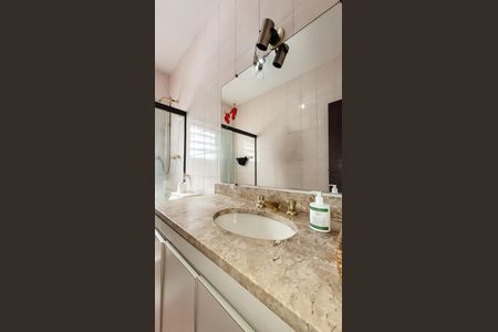 Casa à venda com 212m², 3 quartos e 2 vagas Casa à venda com 212m², 3 quartos e 2 vagasBanheiro Social