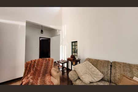 Casa à venda com 212m², 3 quartos e 2 vagas Casa à venda com 212m², 3 quartos e 2 vagasSala