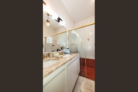 Casa à venda com 212m², 3 quartos e 2 vagas Casa à venda com 212m², 3 quartos e 2 vagasBanheiro da Suite