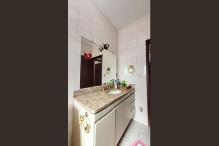 Casa à venda com 212m², 3 quartos e 2 vagas Casa à venda com 212m², 3 quartos e 2 vagasBanheiro Social