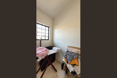 Casa à venda com 212m², 3 quartos e 2 vagas Casa à venda com 212m², 3 quartos e 2 vagasQuarto de Serviço