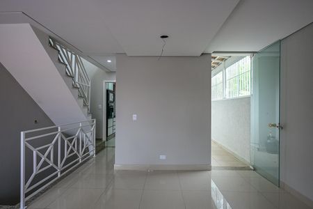 Sala de casa à venda com 3 quartos, 148m² em Jardim Monte Kemel, São Paulo