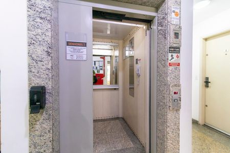 Apartamento à venda com 50m², 2 quartos e 1 vagaElevador