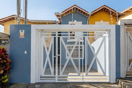 Casa à venda com 109m², 3 quartos e 2 vagasFachada