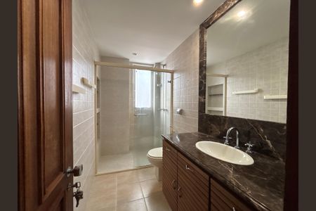 Apartamento à venda com 140m², 3 quartos e 2 vagasBanheiro social