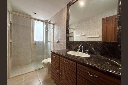 Apartamento à venda com 140m², 3 quartos e 2 vagasBanheiro social