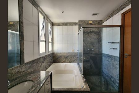 Apartamento à venda com 175m², 4 quartos e 3 vagasBanheiro da Suíte 1